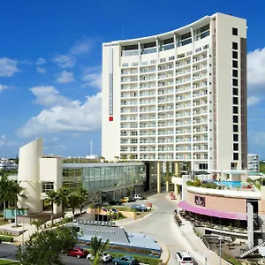 Krystal Urban Centro Cancún